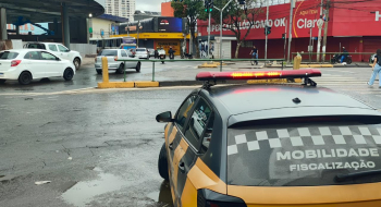 Ação intensifica fiscalização e educação no trânsito em áreas de compras de Goiânia